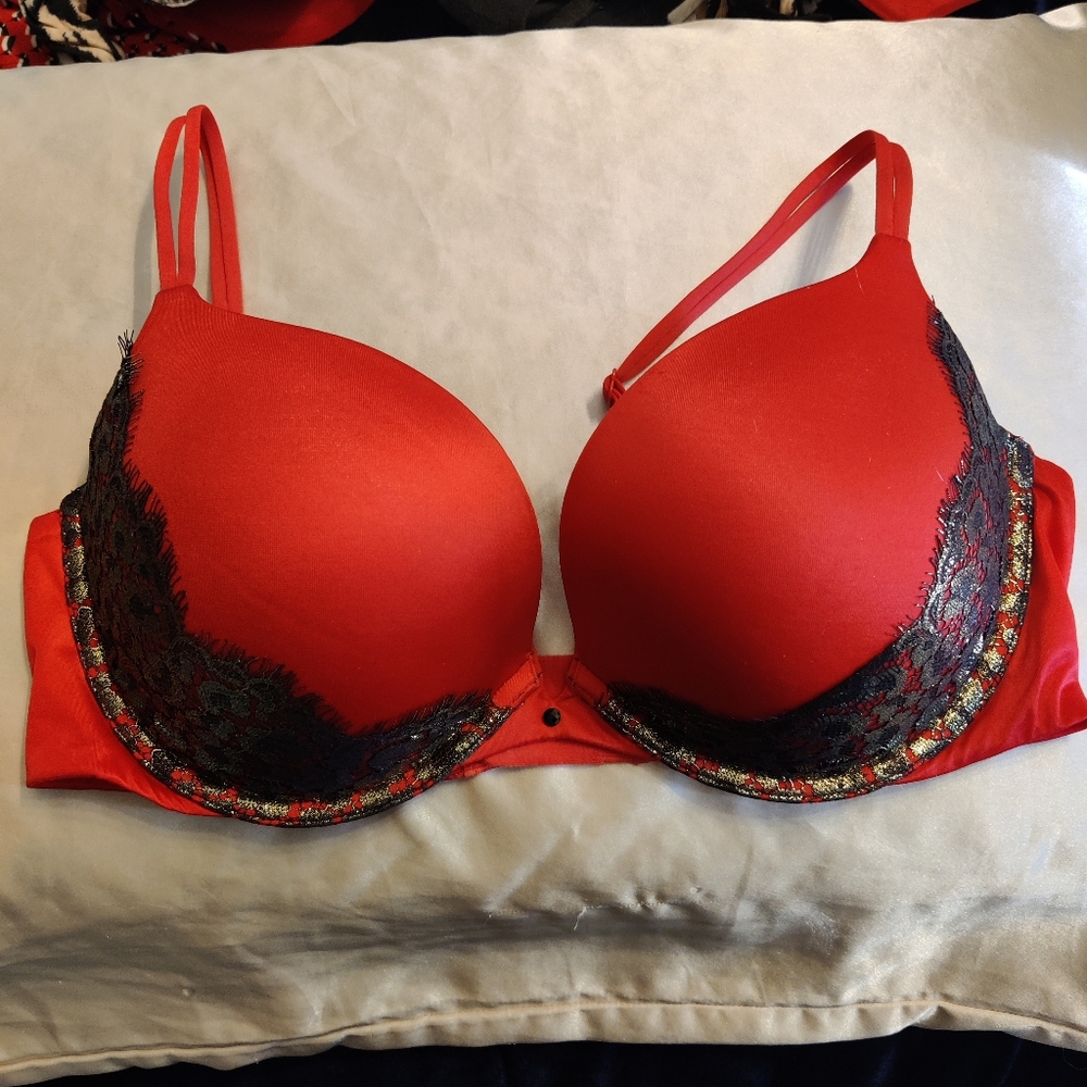 Victoria's Secret Very Sexy Push Up 36D